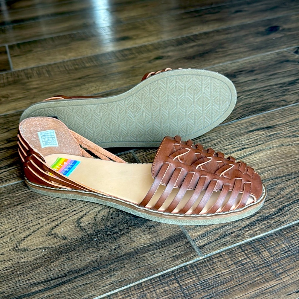 New Stella Chase sandals.